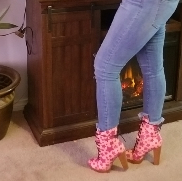 Pink Star Bootie - Picture 3 of 3